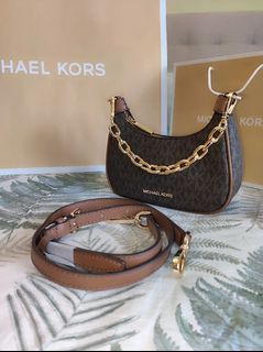 Micheal Kors Cora Large Zip Pouchette in Light Blue, Luxury, Bags & Wallets  on Carousell