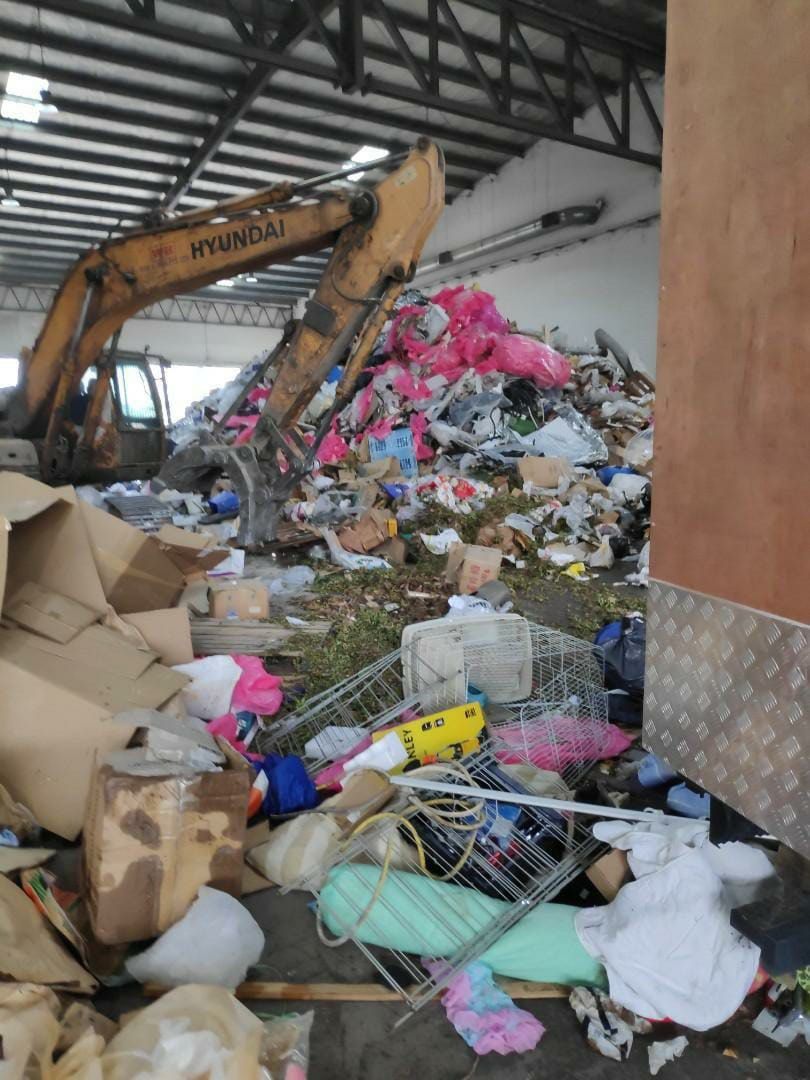 Movers & delivery/house moving/furniture disposal /assembly/disassembly /disposal services/vinyl