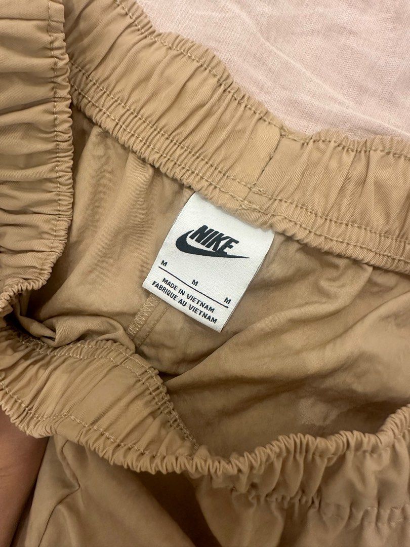 Nike Cargo Pants Wide High Waist (Category: Other Bottoms) located in Quezon City. Submitted by bwiiberry (Listing ID 1232461057, Image 2). Description: Original Nike Bought just last month Orig price is 2,600 but 1.6k nalang since I used it once. I realized it's too big for me. Swear, super bago pa and maganda sya di lang talaga kasya :) Shipping: ggx, sdd, shopee paid by buyer Pay: thru maya or gcash :) .