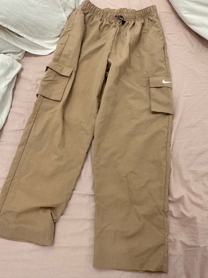Nike Cargo Pants Wide High Waist (Category: Other Bottoms) located in Quezon City. Submitted by bwiiberry (Listing ID 1232461057, Image 3). Description: Original Nike Bought just last month Orig price is 2,600 but 1.6k nalang since I used it once. I realized it's too big for me. Swear, super bago pa and maganda sya di lang talaga kasya :) Shipping: ggx, sdd, shopee paid by buyer Pay: thru maya or gcash :) .