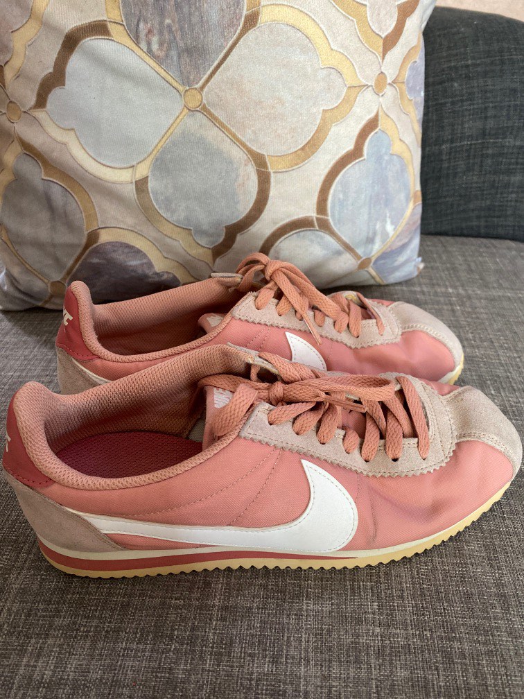 pink suede cortez