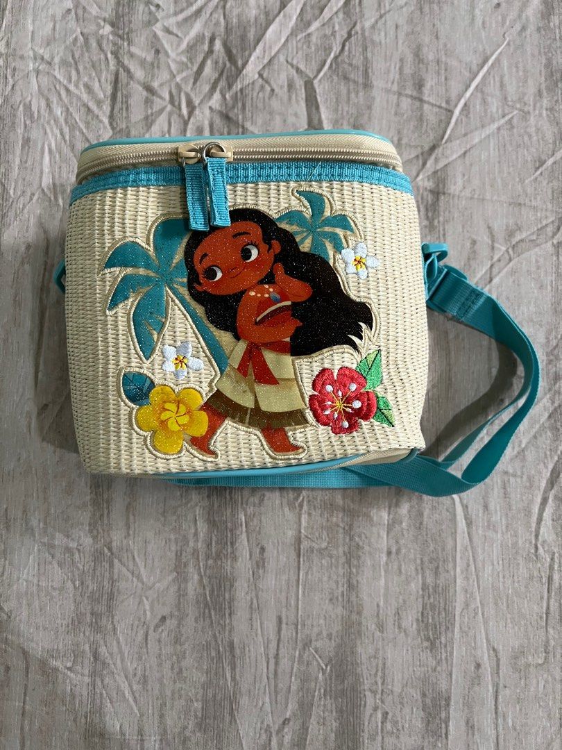 Origina Disney Moana lunch box on Carousell
