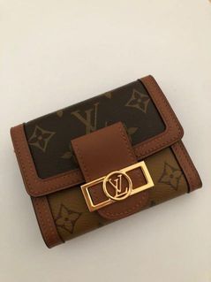 Kuala Lumpur Malaysia December 2016 Louis Vuitton Wallet White Background –  Stock Editorial Photo © eskaylim #201493522