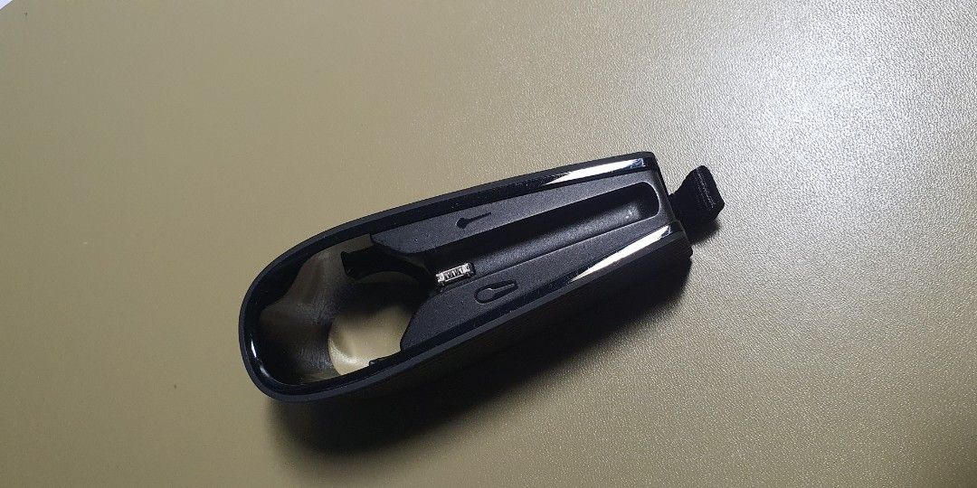 Plantronics voyager edge charging case sales
