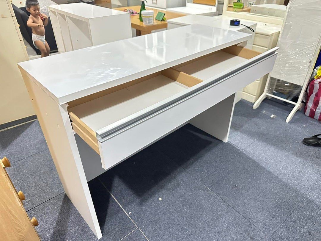 Study /Officer Table japan surplus (Category: Tables & Sets) located in Manila. Submitted by Hezcki (Listing ID 1232451694, Image 3). Description: .