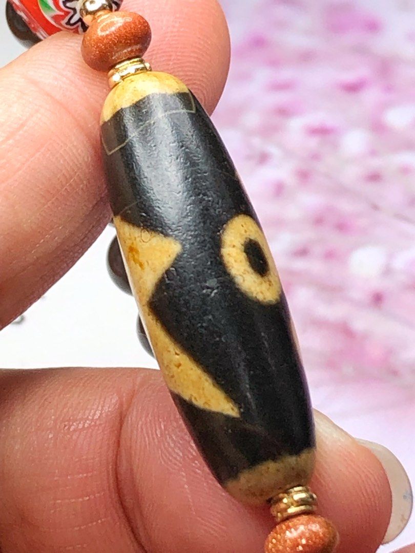 Tibetan Dzi Beads Lightning Five Eyed Dzi Bead 藏传老矿牙黄五眼