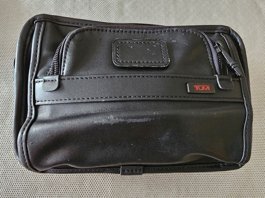 Tumi hotsell clutch bag
