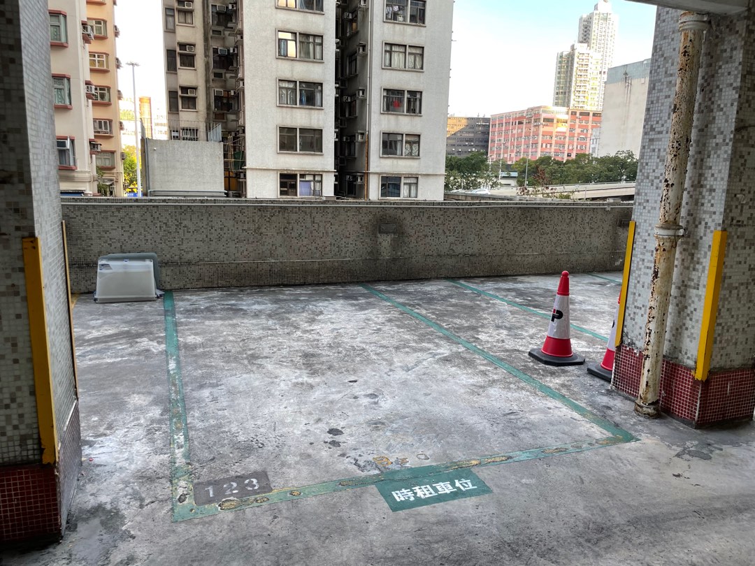 Tsim Sha Tsui parking space634385215206431125