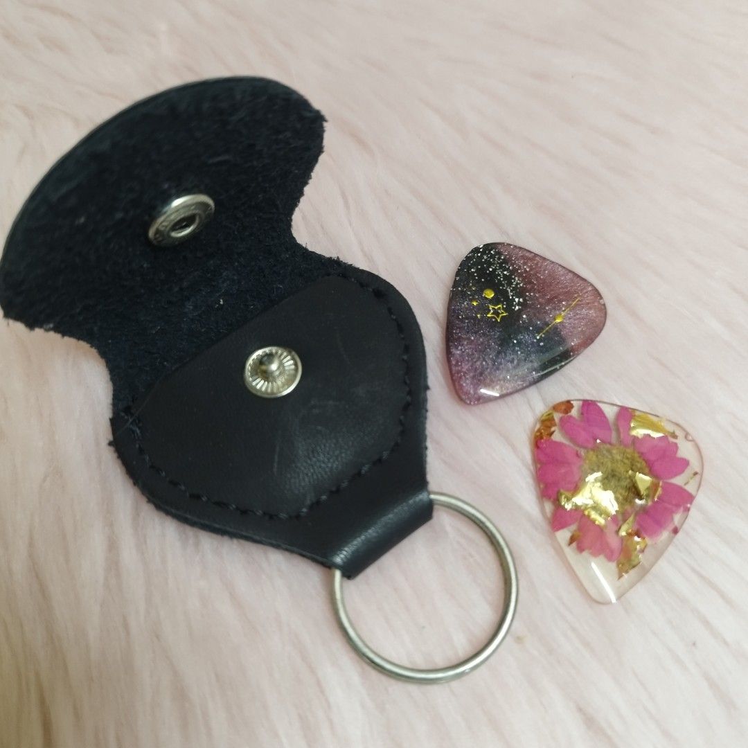 Aesthetic guitar/ukulele picks with case (Category: Musical Instruments) located in Las Pinas. Submitted by min_yanna (Listing ID 1232614643, Image 2). Description: POSTED PRICE IS LAST PRICE. OFFERS LOWER THAN THE POSTED PRICE WILL BE AUTOMATICALLY DECLINED. MOP: GCash PAYO ONLY MOD: SDD/GGX/ Shopee checkout ONLY *Note: Shopee link will be created and sent once payment has been received NO LBC, NO COD, NO MEET UPS..