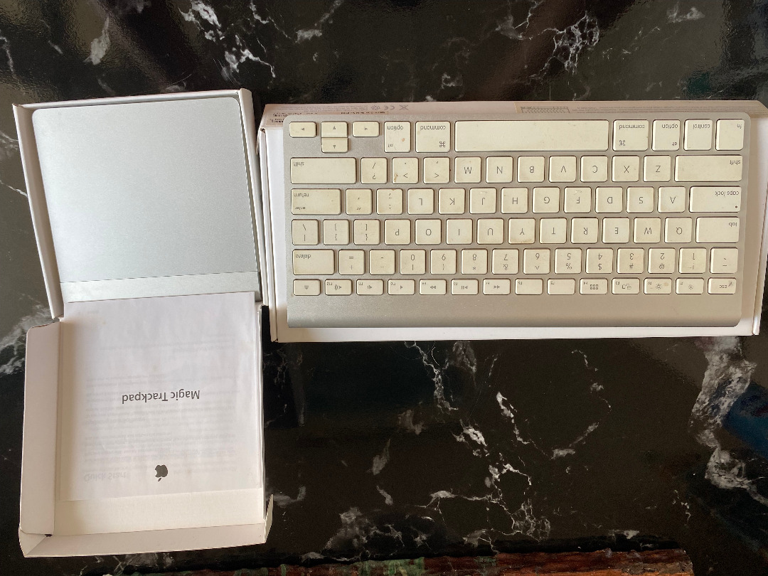 APPLE wireless keyboard and trackpad, Computers & Tech, Parts & Accessories, Computer Keyboard