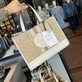 (Category: ) located in . Submitted by luxurycloset.shop (Listing ID 1232592596, Image 1). Description: .