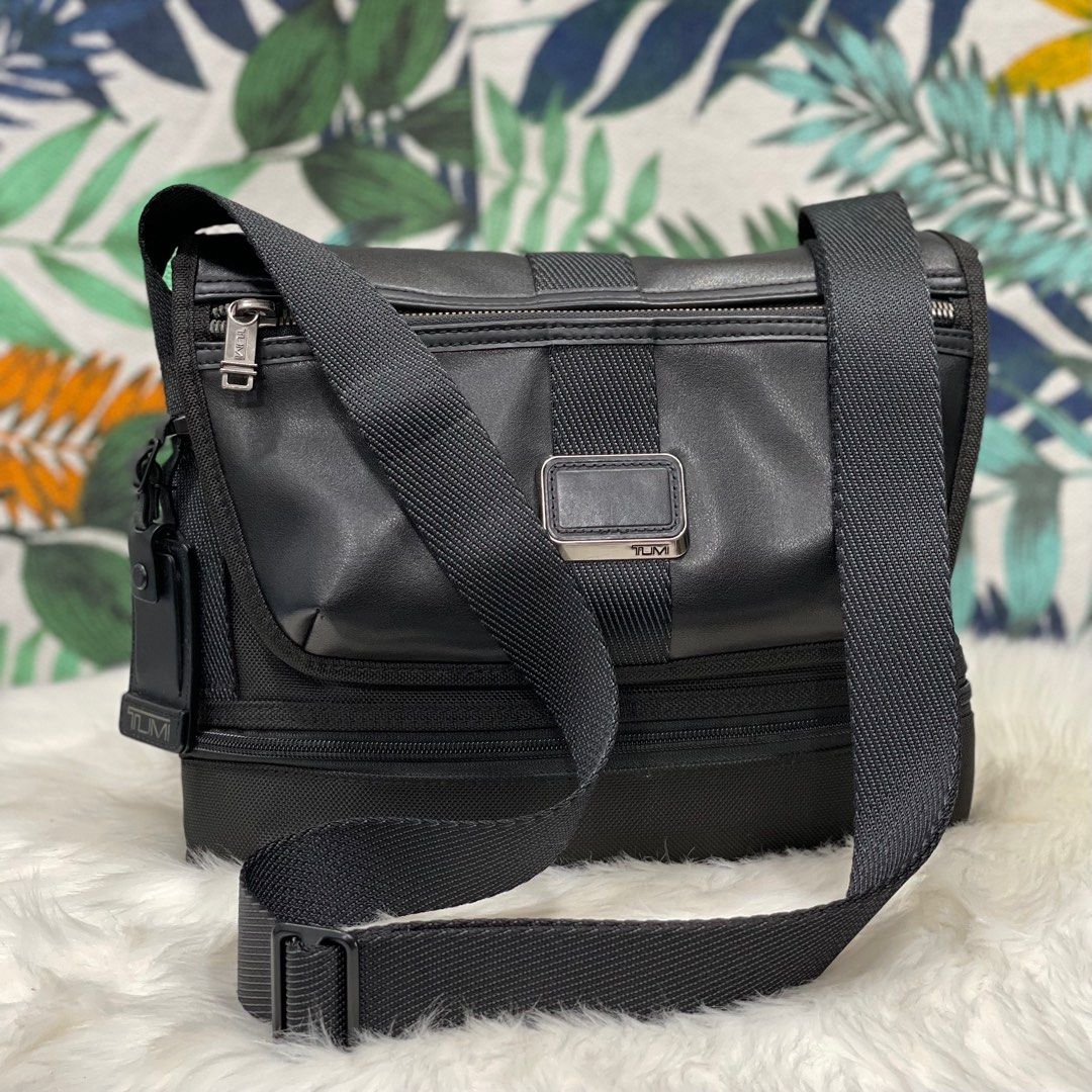Tumi alpha bravo travis discount