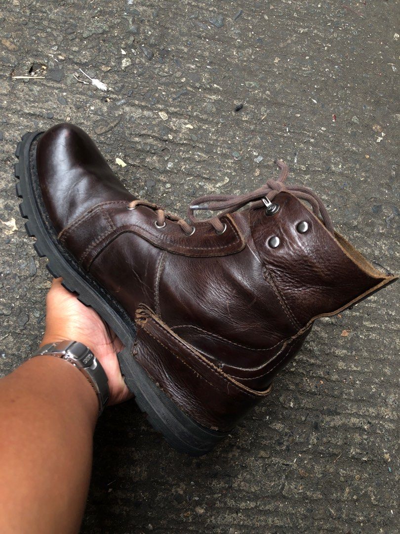 CAT Caterpillar Men’s Leather Boots(28 cm) (Category: Boots) located in Baguio. Submitted by master_of_brands (Listing ID 1232621261, Image 1). Description: Authentic CAT Caterpillar Men’s Leather Boots Size 10-10.5 US/28 cm/44 Europe Used Minimal sign of usage *see pics for reference No box Thick outsole In excellent condition .