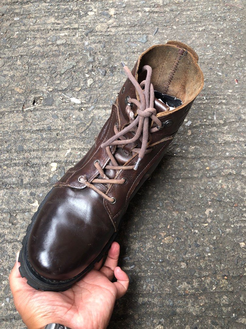 CAT Caterpillar Men’s Leather Boots(28 cm) (Category: Boots) located in Baguio. Submitted by master_of_brands (Listing ID 1232621261, Image 3). Description: Authentic CAT Caterpillar Men’s Leather Boots Size 10-10.5 US/28 cm/44 Europe Used Minimal sign of usage *see pics for reference No box Thick outsole In excellent condition .