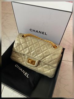 CHANEL Quilted Calfskin 2.55 Reissue - 226 Silver Striped