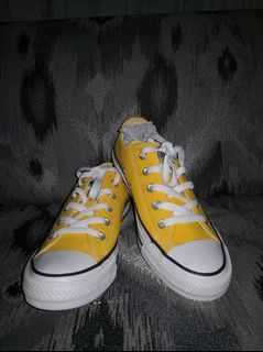 Converse Chuck Taylor ( Women's Size 6.5 US)