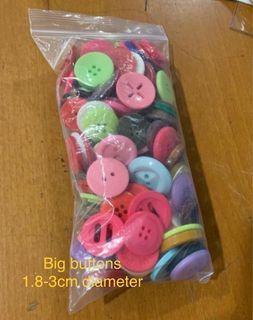 200pcs Cute Colorful Buttons, Small Resin Buttons for Crafts Sewing  Decorations Buttons with 2 Holes Round Buttons for Sewing(XL)