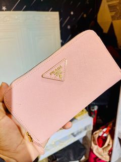 Dompet prada