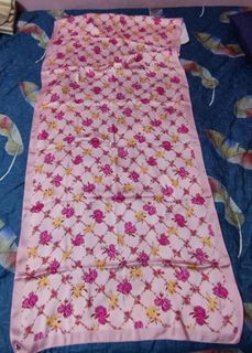 Duck gingham shawl in cherry pie