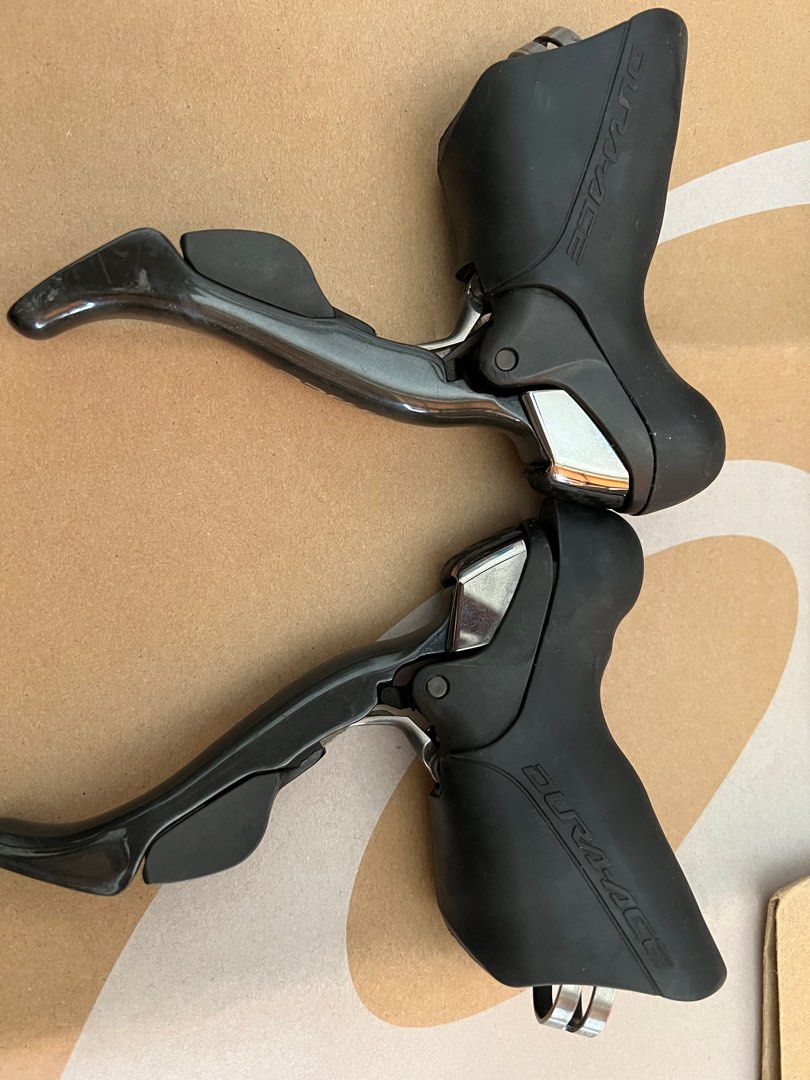 Dura ace 7900 shifter for sale ( right shifter not working), Sports