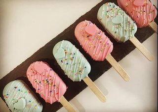 Eggless Cakes and Cakesicles