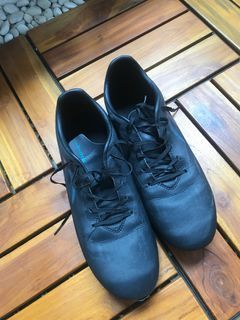 Football Shoes / Sepatu bola Specs