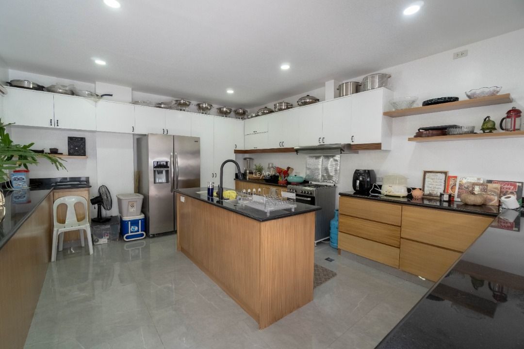 For Sale Beverly Hills Subdivision 5 bedroom house for sale with pool