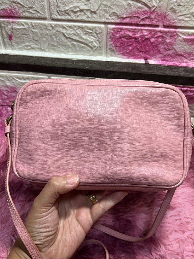 Furla Lilli small crossbody bag (Category: Luxury Bags & Wallets) located in Cavite. Submitted by jnizadion12345 (Listing ID 1232543649, Image 3). Description: Pink na hindi ka magmumukhang nagmumurang kamyas 😅 ang sarap lang po sa mata ng kulay, 9/10 condition, pwedeng pwede sa maarte. Genuine leather parang s orig na prada. Actually may ganyan din si prada na style. 20x12x7 cm.