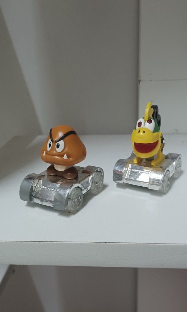 Hot Wheels Mario Kart Series 3 Mechakoopa 218 Diecast Car and Hot