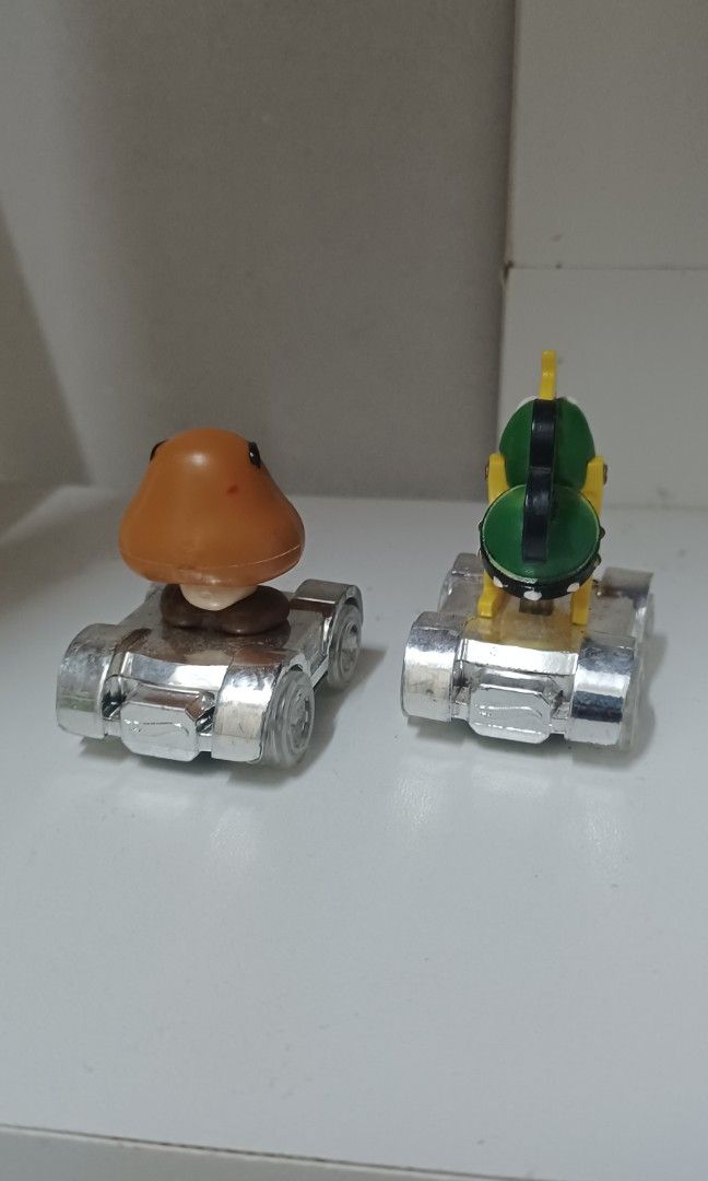 Hot Wheels Mario Kart Series 3 Mechakoopa 218 Diecast Car and Hot