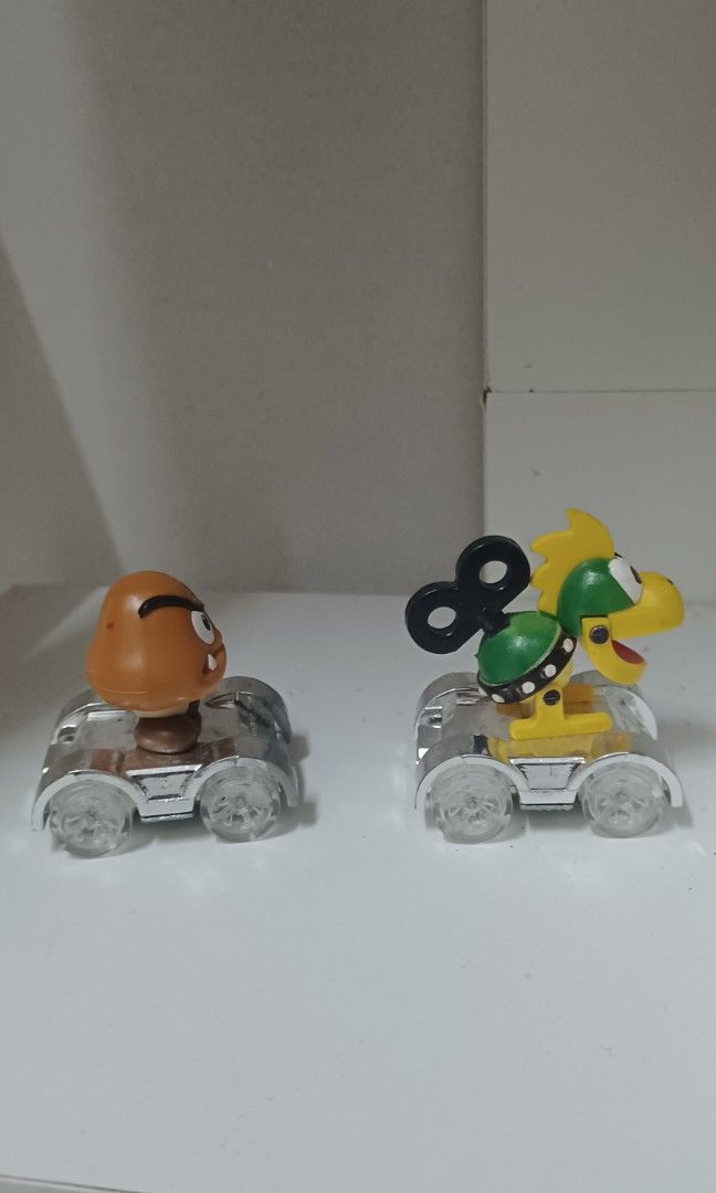 Hot Wheels Mario Kart Series 3 Mechakoopa 218 Diecast Car and Hot