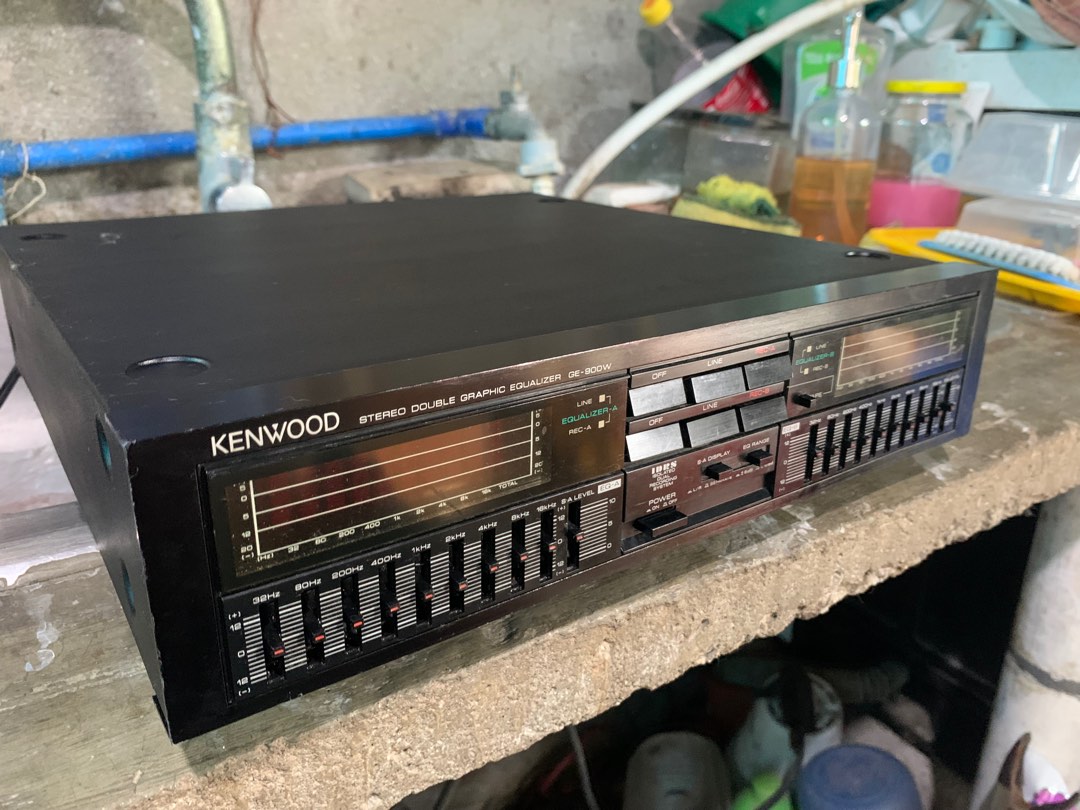 KENWOOD GE-900W STEREO DOUBLE GRAPHIC EQUALIZER WITH SPECTRUM ANALYZER AC  110 VOLTS 50/60 HZ 20 WATTS MADE IN JAPAN