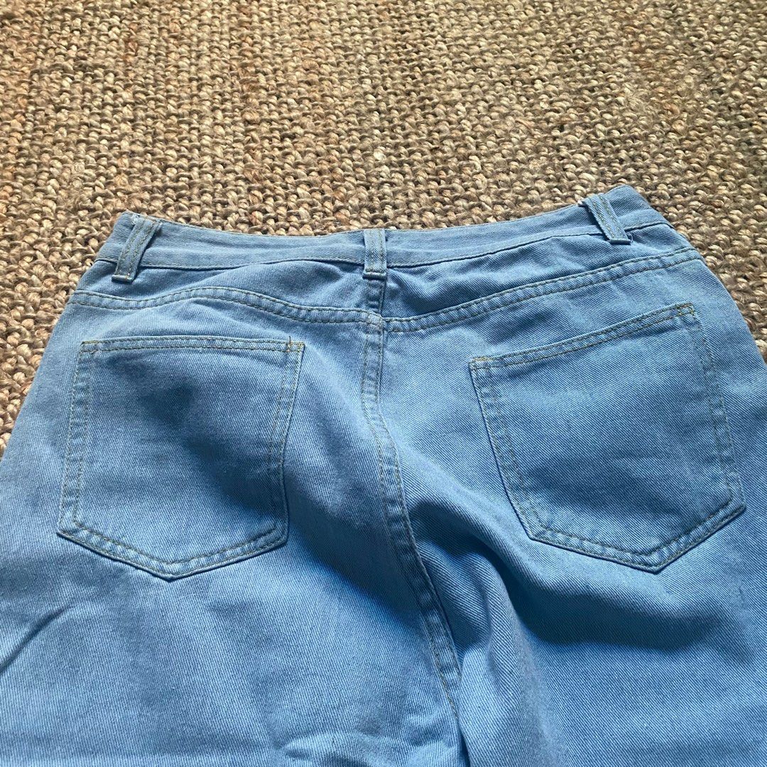 Loose fit jeans, Women's Fashion, Bottoms, Jeans & Leggings on Carousell