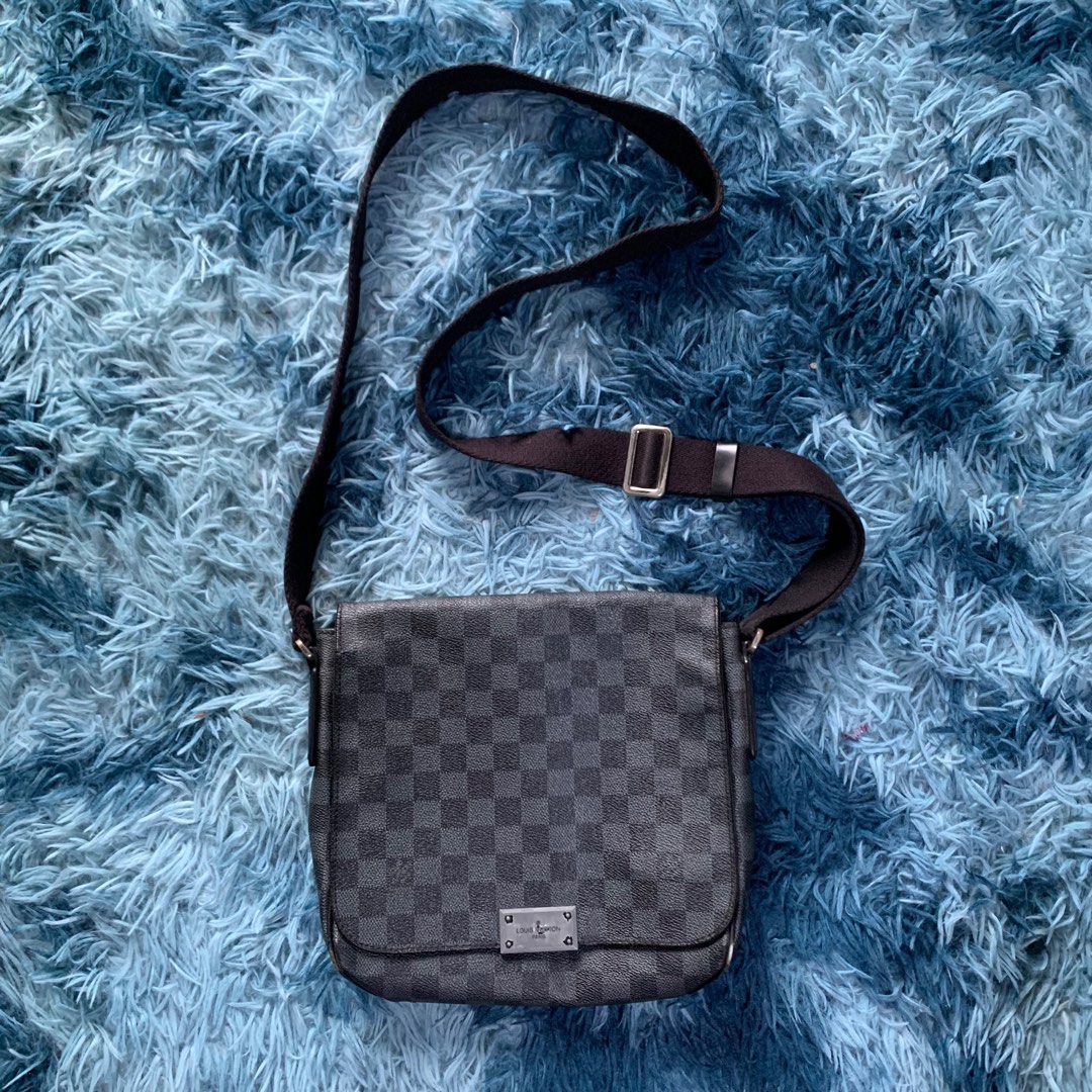 AUTHENTIC Louis Vuitton Daniel GM (Damier Graphite), Luxury, Bags & Wallets  on Carousell