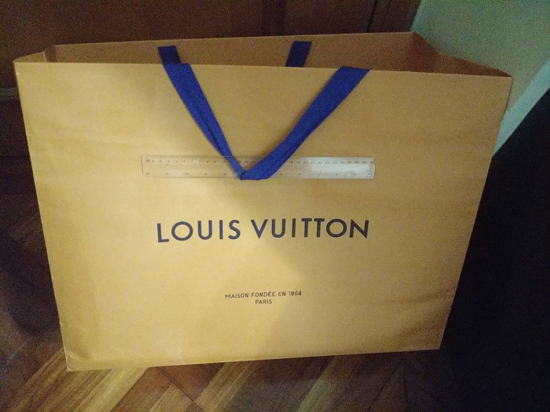 LV Big paper shopping bag 大購物紙袋LOUIS VUITTON, 名牌, 手袋及銀