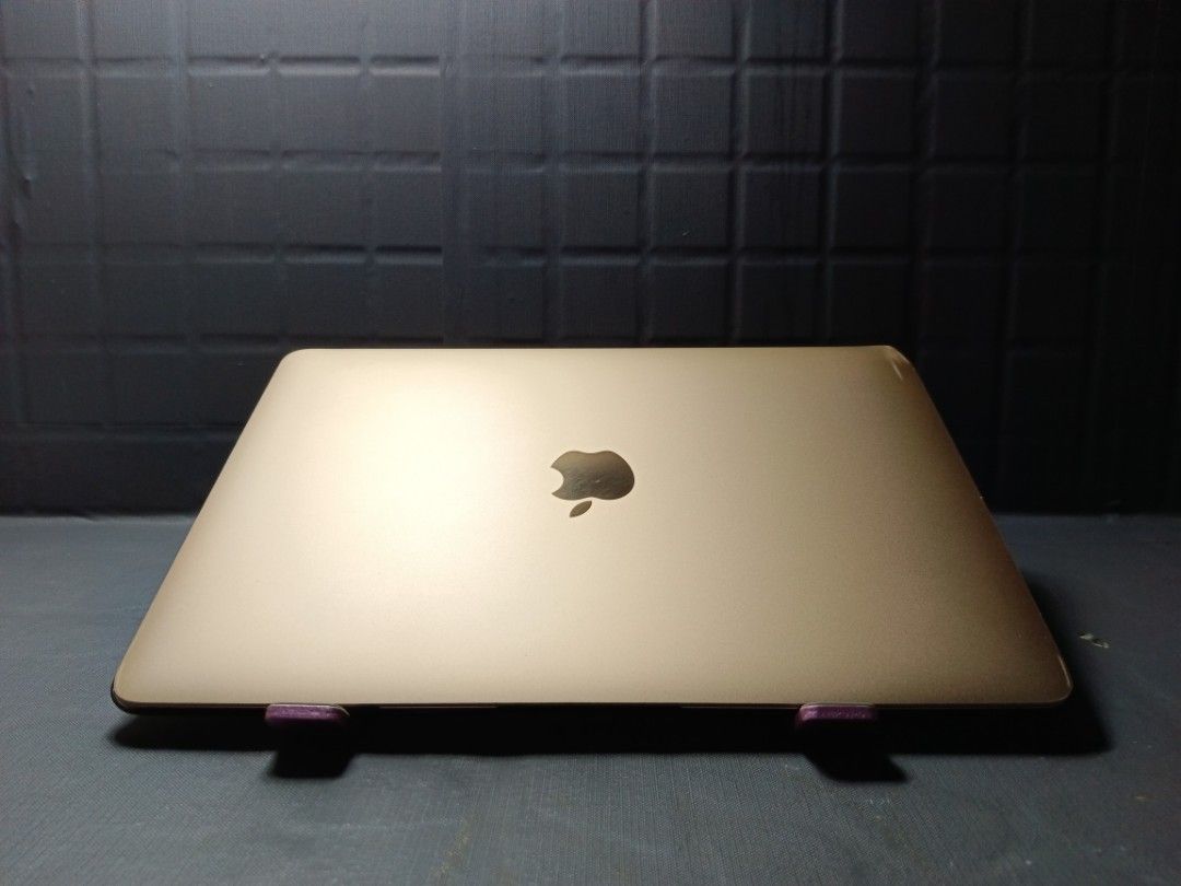 Macbook 2017 12-inch 8gb ram 512ssd storage core i5 (Category: Laptops & Notebooks) located in Quezon City. Submitted by macpodph (Listing ID 1232556502, Image 2). Description: everything is on the pics.