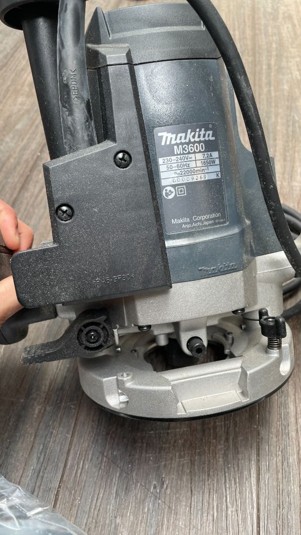 Makita 1650w shop plunge router m3600g