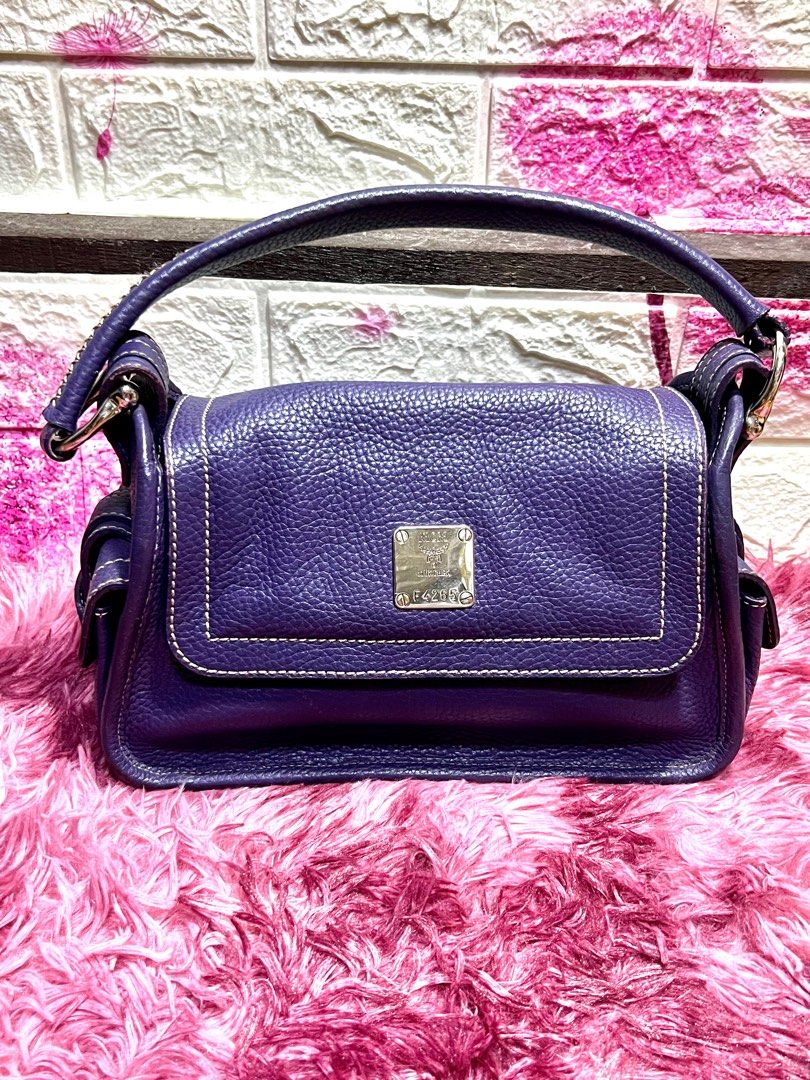 MCM limited edition hand bag (Category: Luxury Bags & Wallets) located in Cavite. Submitted by jnizadion12345 (Listing ID 1232542531, Image 1). Description: Ganda yarn? Mapapawow ka talaga sa bag na ito, limited pa hindi tulad ng ibang mcm na meron sa lahat ng luve selling 😅 guaranteed orig tayo dito mga myma. Small size pero spacious sa loob. Hand bag po ito wag makulit at maghanap ng sling kasi wala sya sling slot. Pero kung gusto mo, pwede na