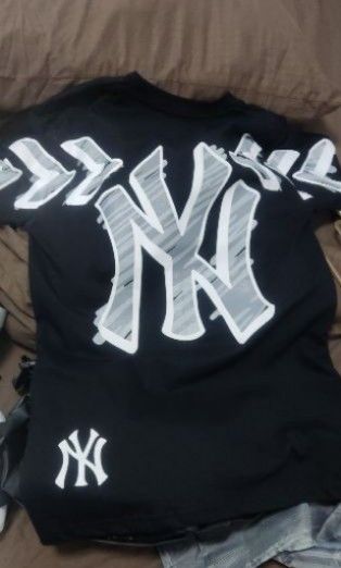 New York NY Yankees Baseball T-Shirt, Size Medium, Liquid Blue