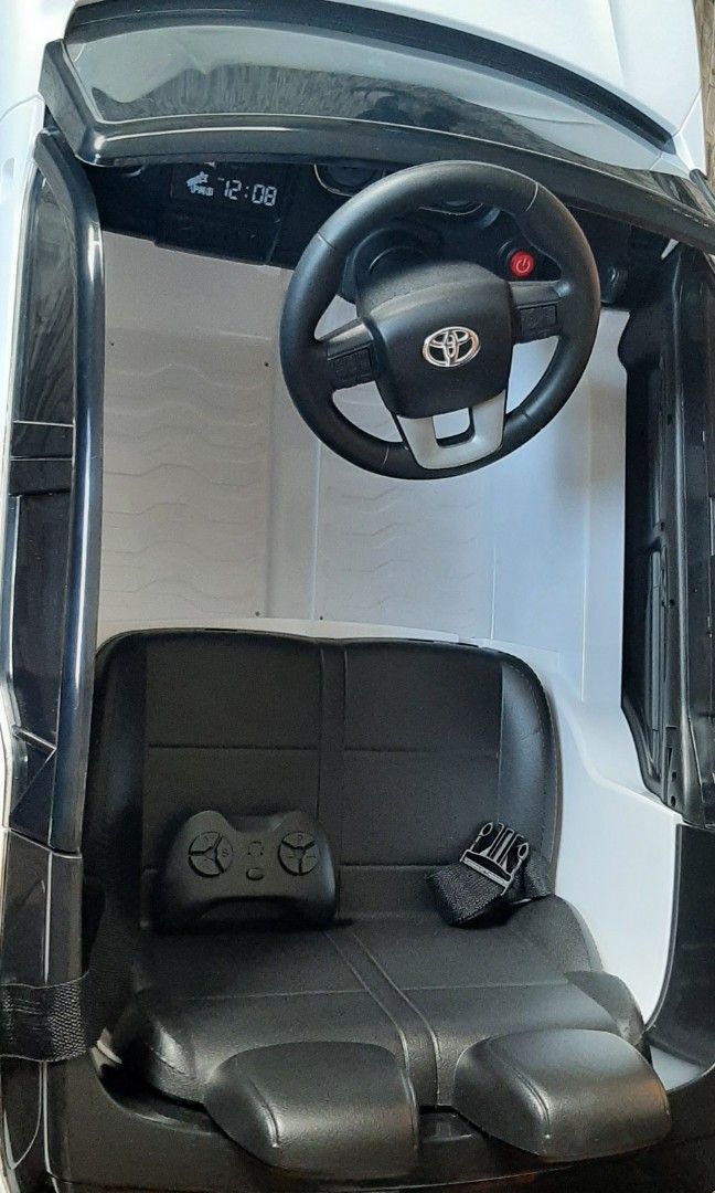 Mobil aki fortuner legender on Carousell