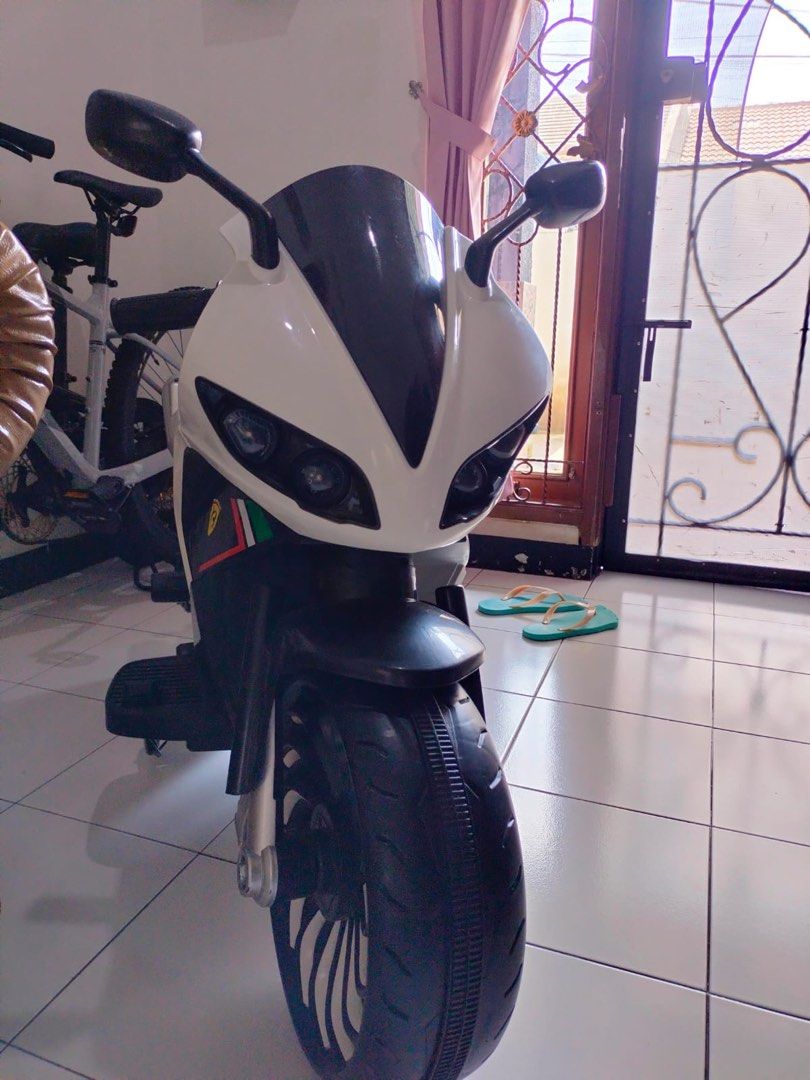 Motor Aki Anak Putih, Motor di Carousell