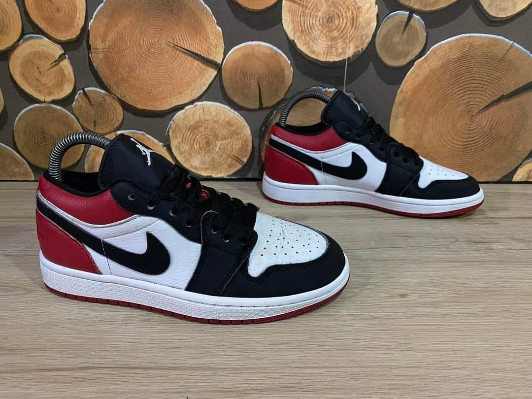 Harga air jordan hotsell 1 low black toe