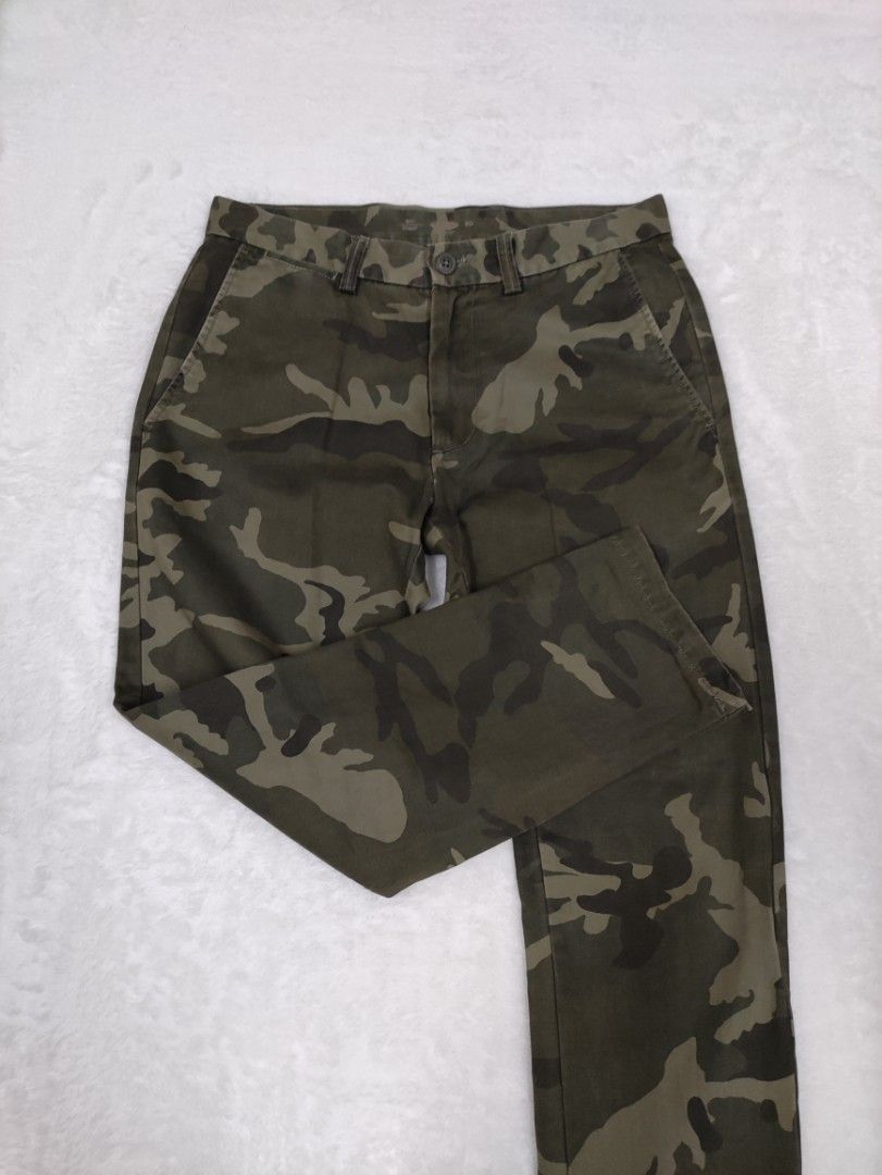 Old navy camo pants Men s Fashion Bottoms Trousers on Carousell
