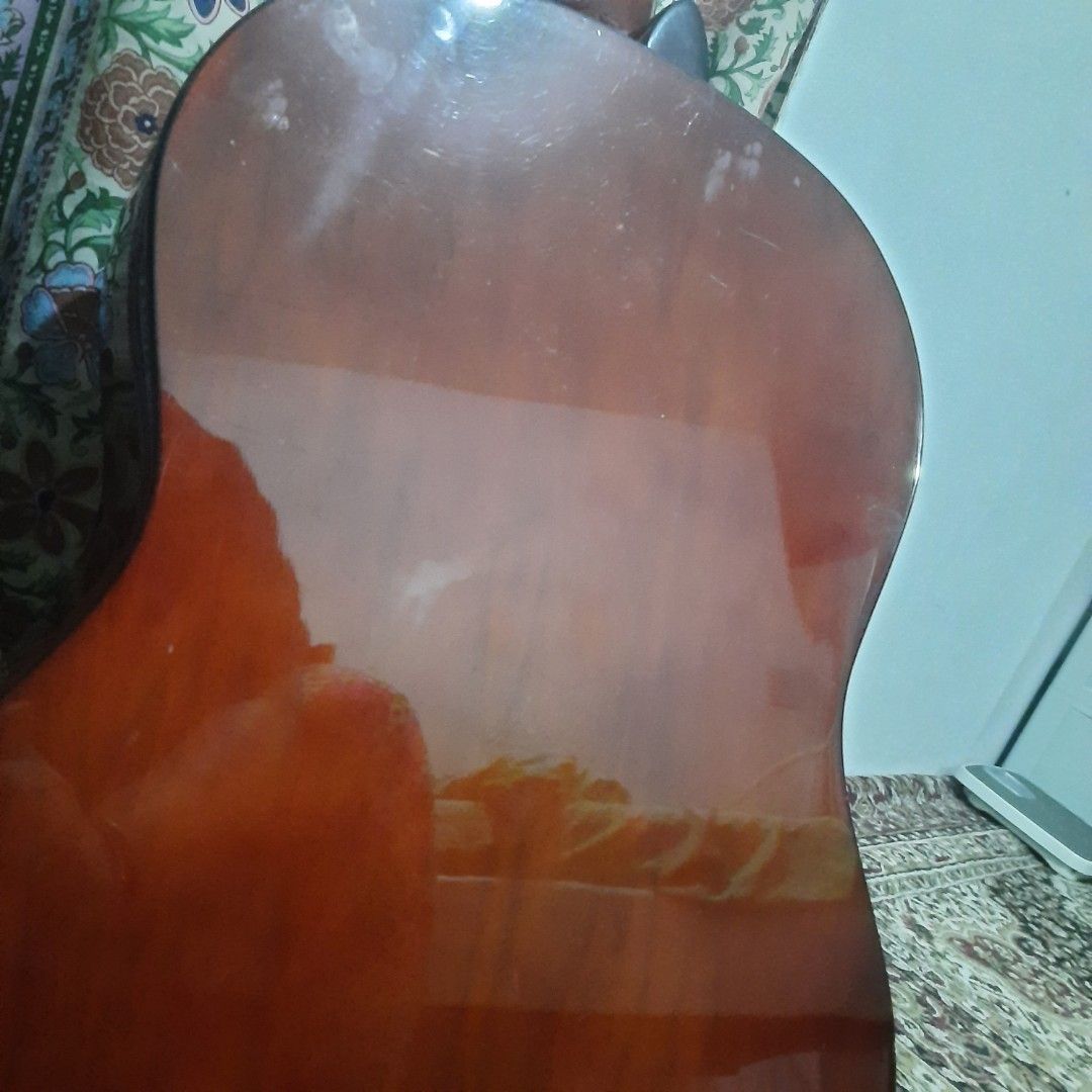 Preloved Wansa Classical guitar (Category: Musical Instruments) located in Cavite. Submitted by xinorem (Listing ID 1232640218, Image 3). Description: I've had this guitar for 8 years and I'm still using it, like I still play on it but I need money for my mom's birthday :,,( I cleaned my guitar recently and the light colored shapes are from stickers that I removed, a few scratches on the front of the guitar that are noticeable and a few on the fr