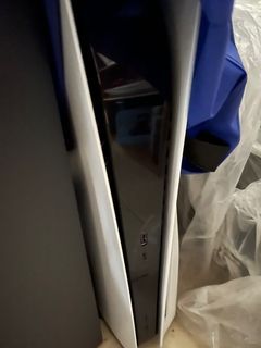 PS5 disc with 3 controllers, headset, zero dawn