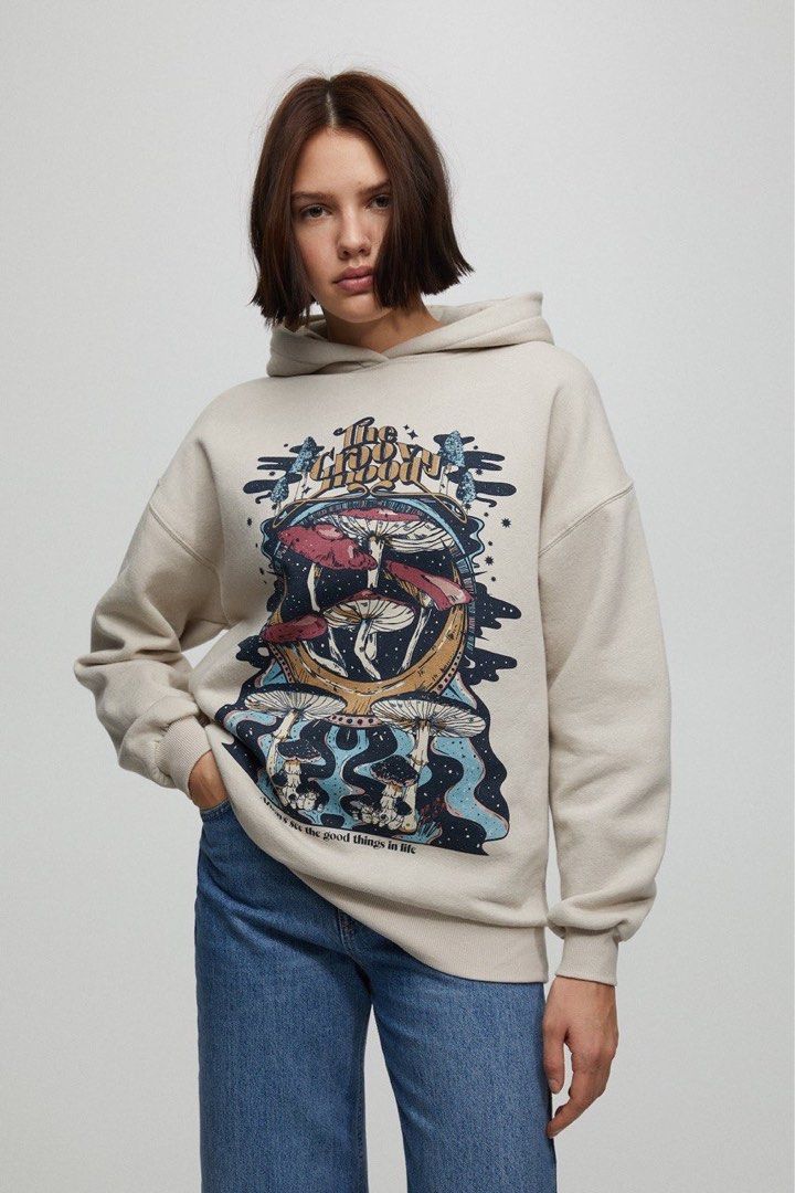 Pull and bear logo hoodie sales