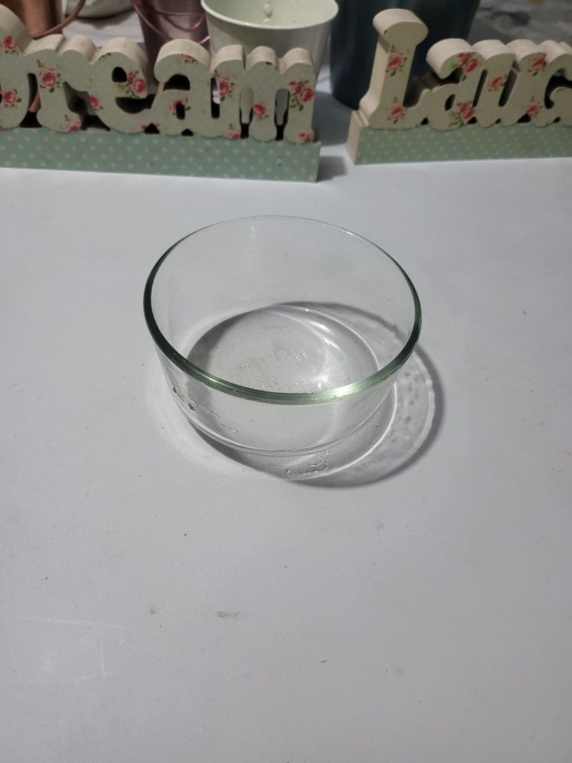 Pyrex baking dish (Category: Bakeware) located in Makati City. Submitted by thedeclutteringabuela (Listing ID 1232647565, Image 1). Description: pyrex USA . for oven and microwave. 4 1/2 in.