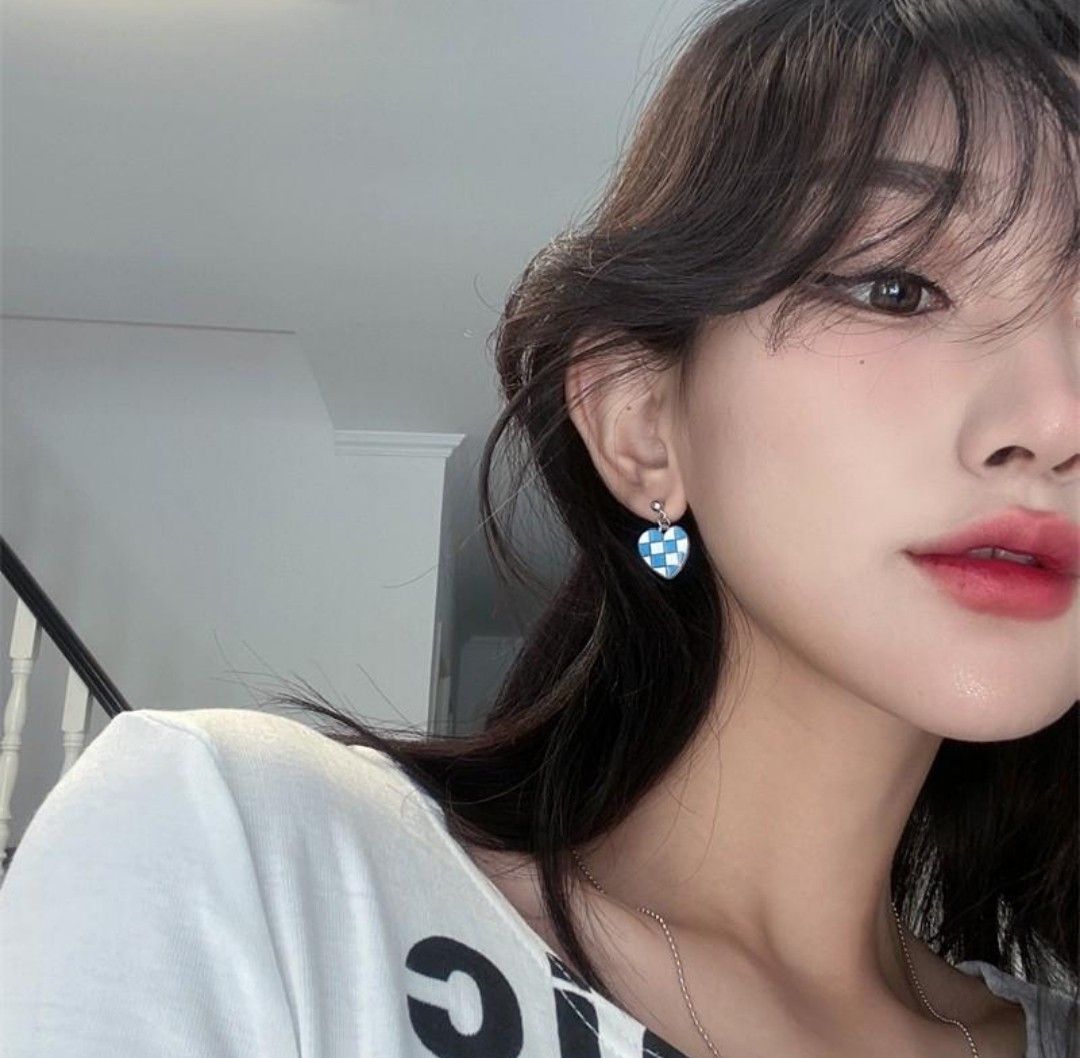 Retro cute blue and white checkered hearts Korean styled earring