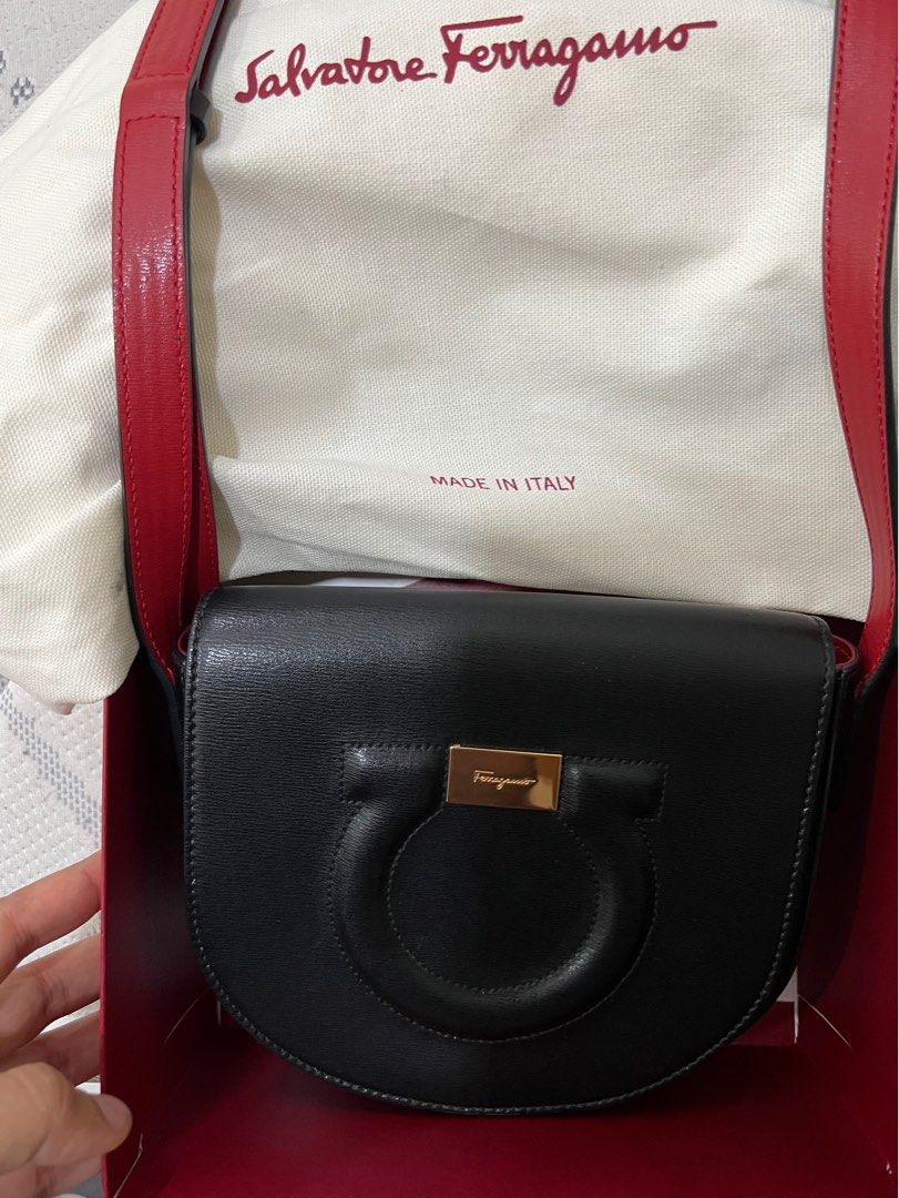 Salvatore ferragamo gancio discount city leather crossbody bag