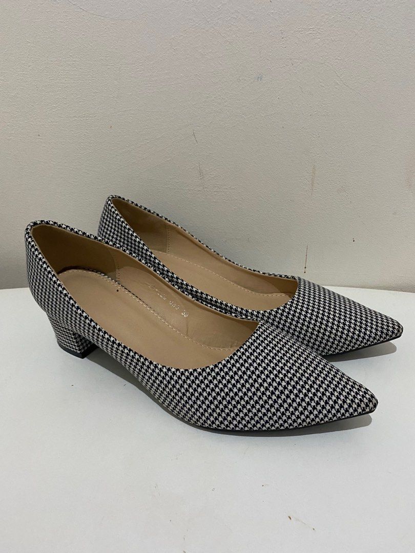 Sepatu head discount over heels